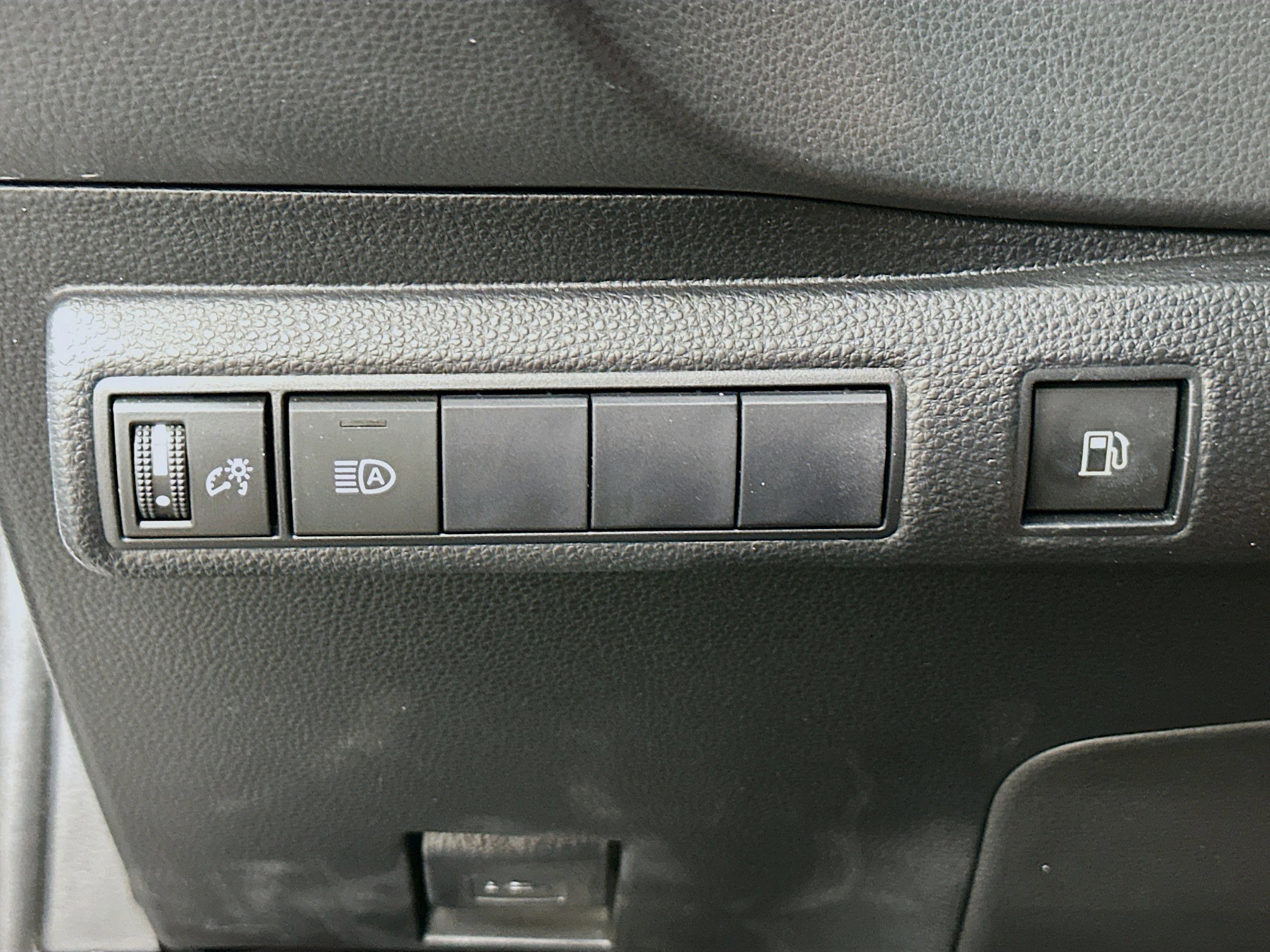Used 2021 Toyota Corolla LE w/ Carpet Mat Package (TMS) FWD image 16