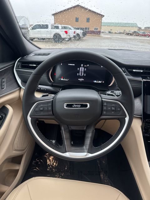 New 2025 Jeep Grand Cherokee Limited w/ Trailer Tow Package image 13
