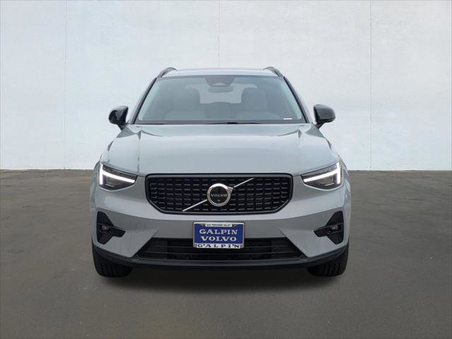 New 2026 Volvo XC40 B5 Plus w/ Protection Package Premier AWD/4WD image 4