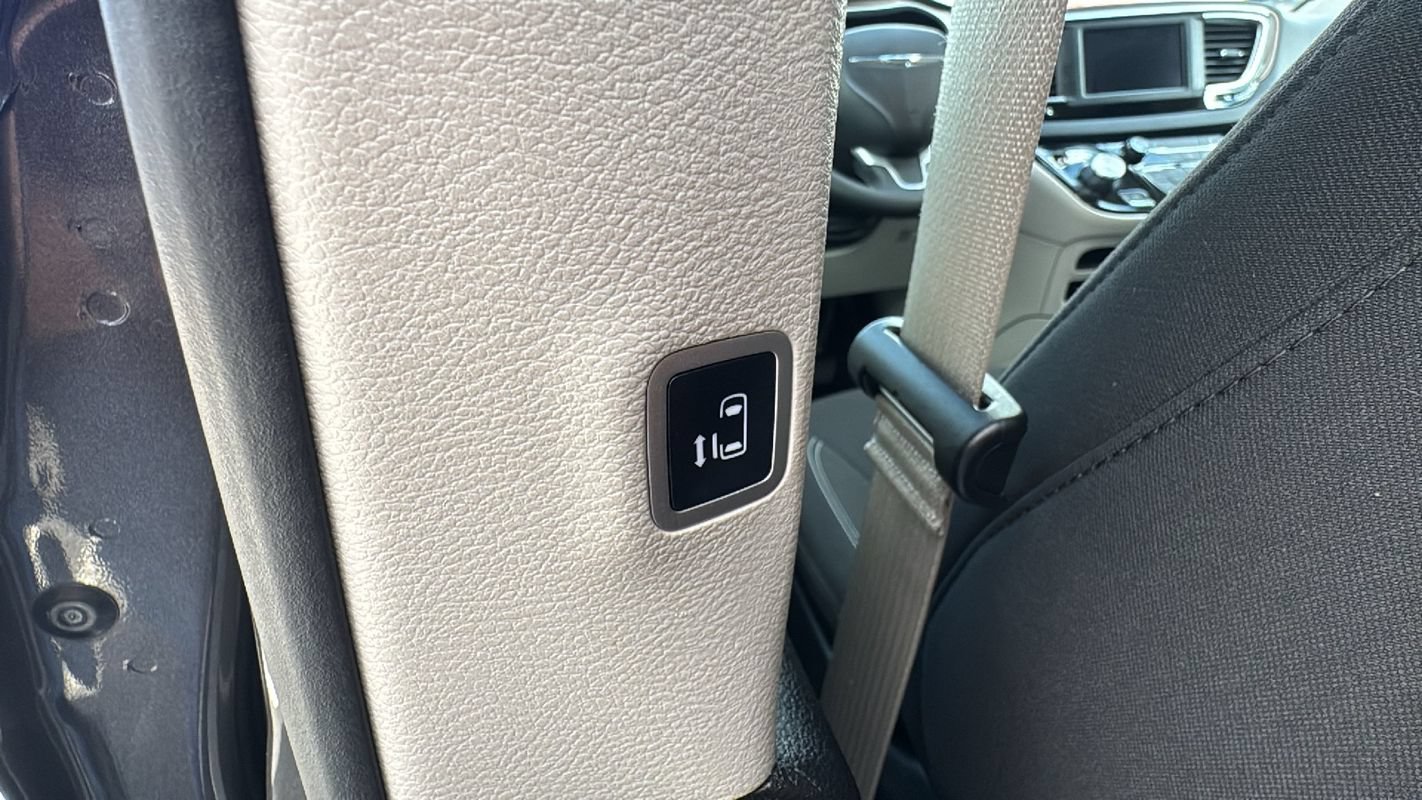 Used 2023 Chrysler Voyager LX FWD image 16