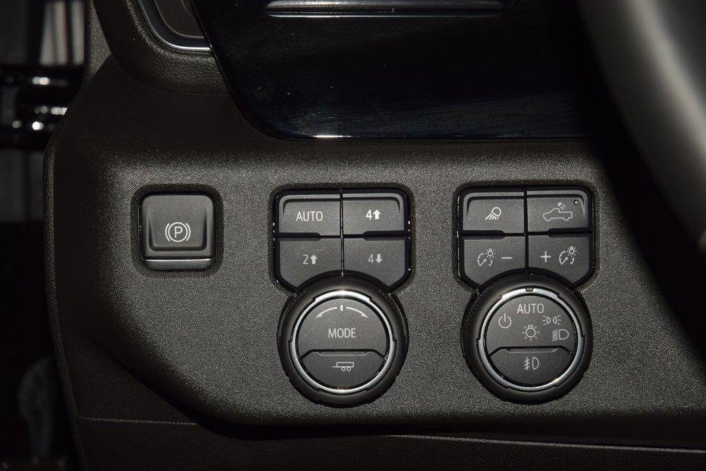 Used 2025 Chevrolet Silverado 1500 High Country w/ Midnight Edition AWD/4WD image 32