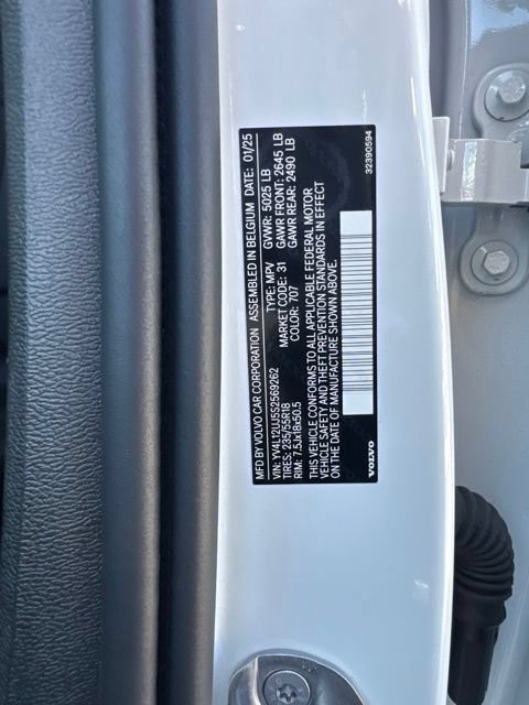 Certified 2025 Volvo XC40 B5 Core AWD/4WD image 27