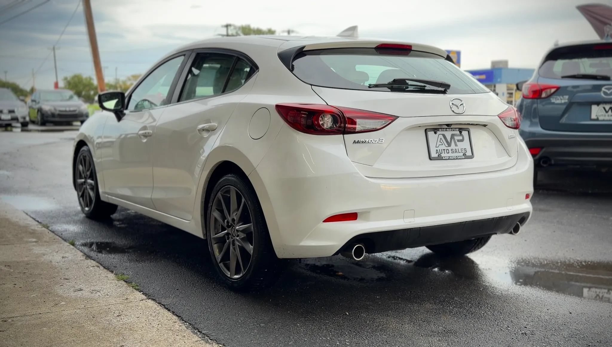 Used 2018 MAZDA MAZDA3 Grand Touring w/ Premium Equipment Package FWD image 4