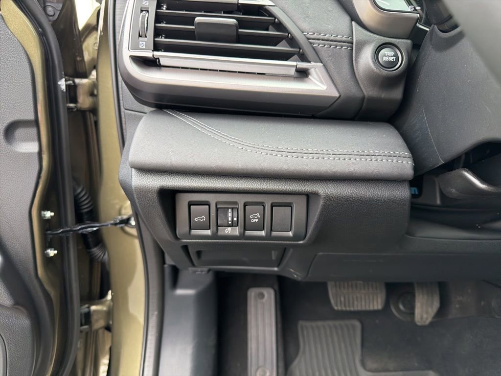 Certified 2025 Subaru Outback Limited image 28