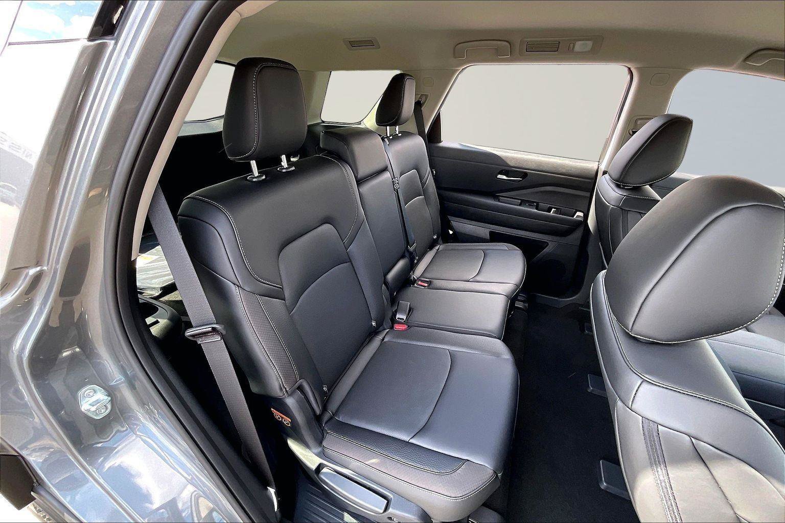 New 2026 Nissan Pathfinder SL FWD image 10
