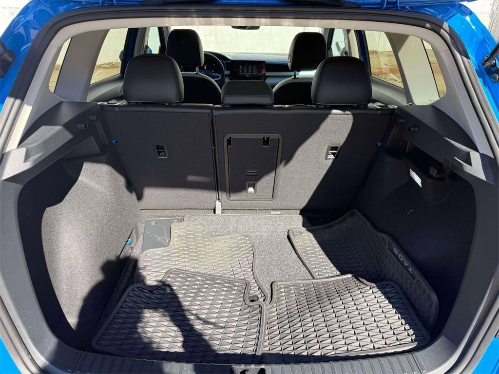 Used 2025 Volkswagen Taos SE w/ Panoramic Sunroof Package image 23