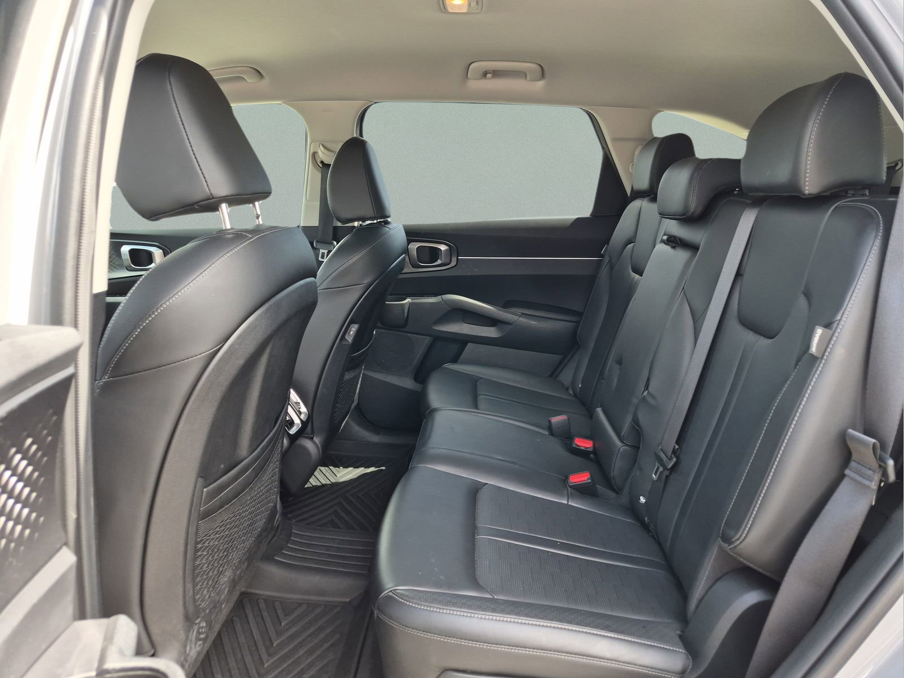Used 2025 Kia Sorento S FWD image 17