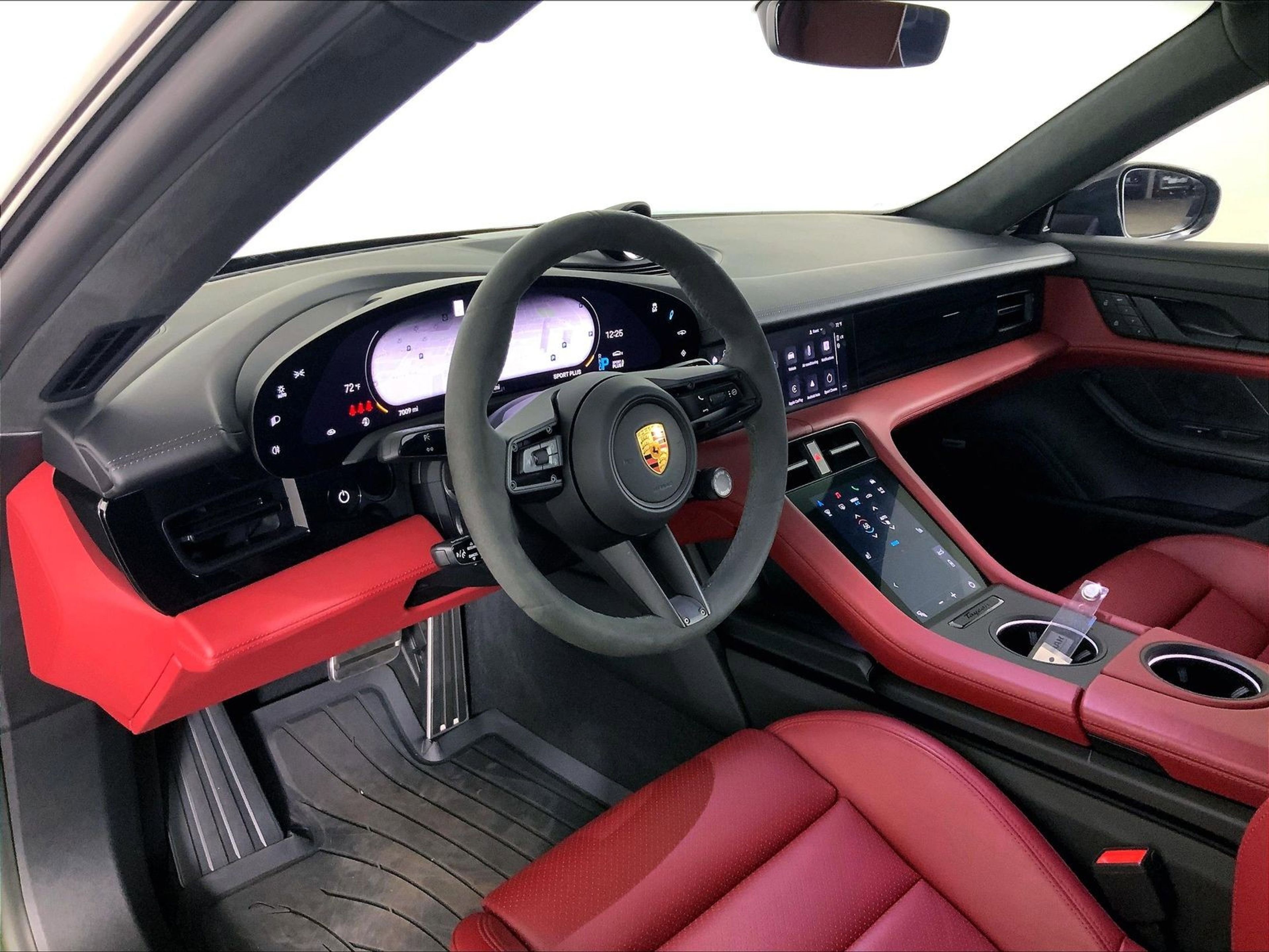 Used 2022 Porsche Taycan GTS AWD/4WD image 3