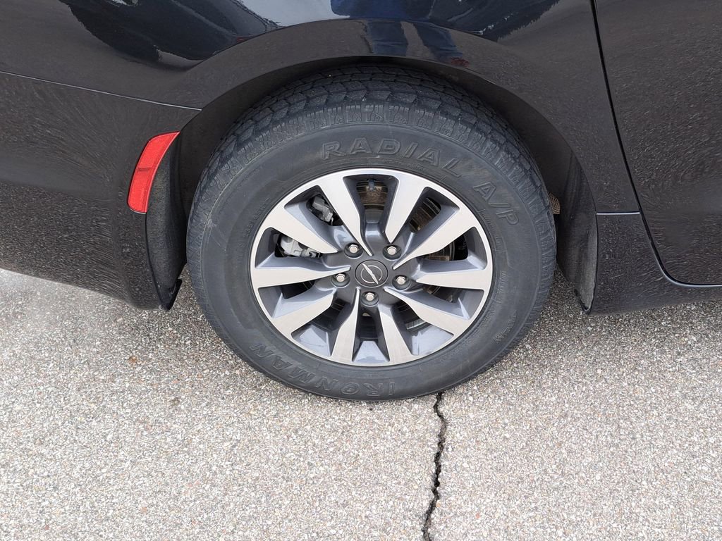 Used 2024 Chrysler Pacifica Select image 6