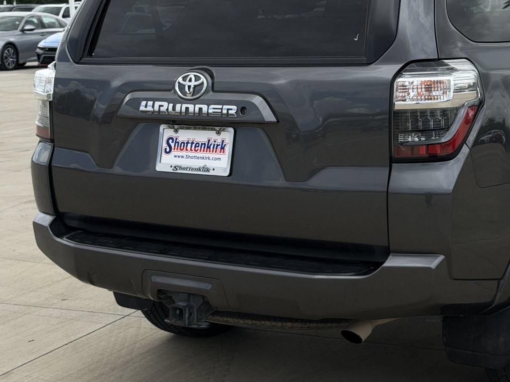 Used 2017 Toyota 4Runner SR5 Premium RWD image 8