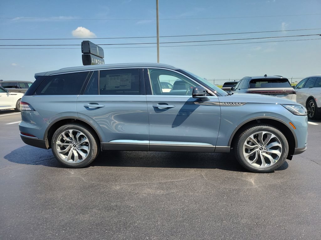 New 2026 Lincoln Aviator AWD image 3