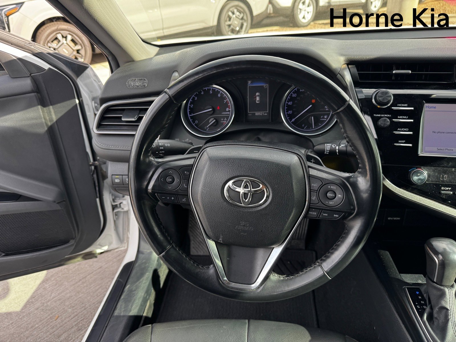 Used 2020 Toyota Camry SE image 16