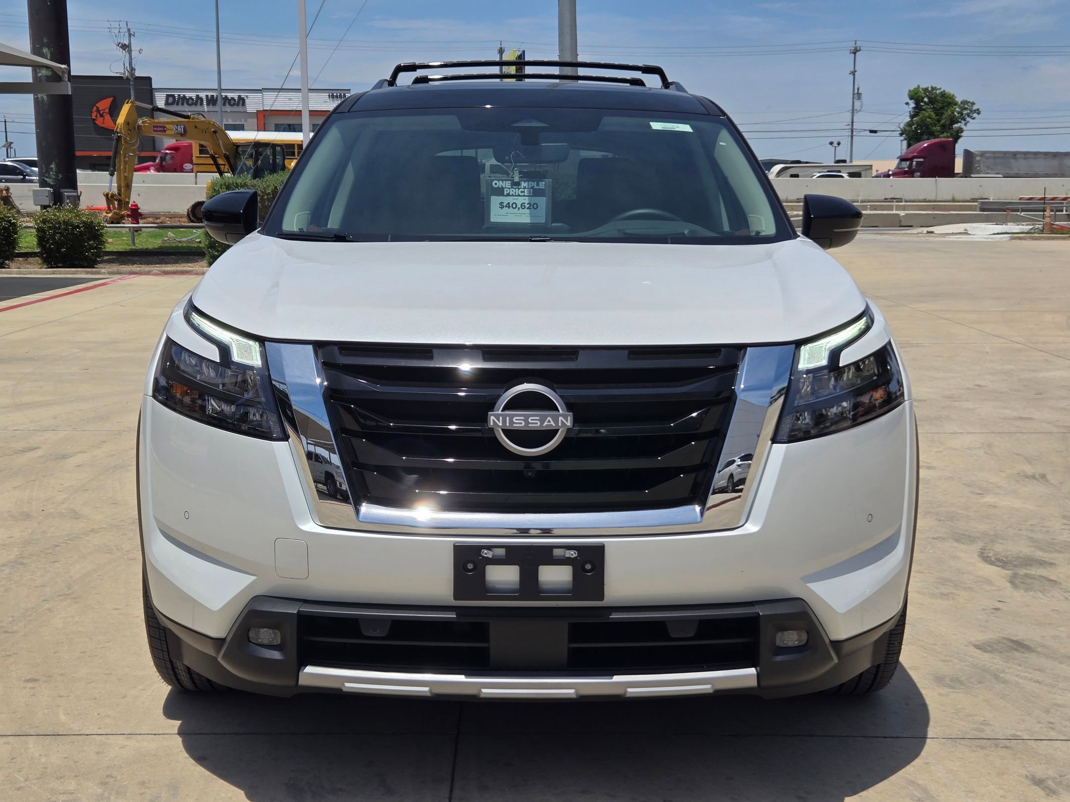 Used 2025 Nissan Pathfinder Platinum w/ Cargo Package FWD video 2