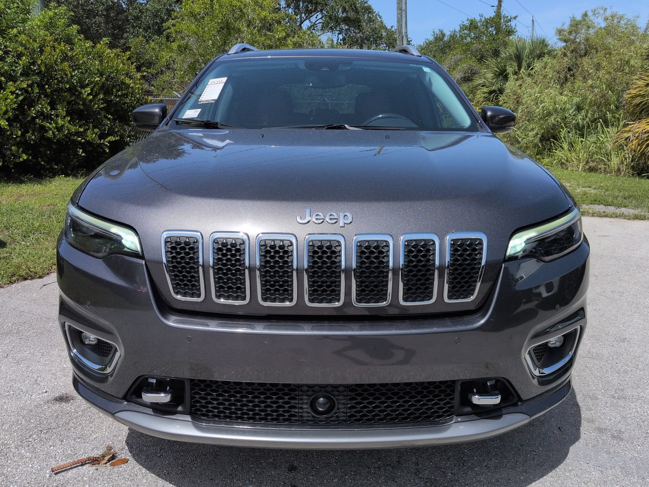 Used 2019 Jeep Cherokee Overland w/ Technology Group FWD image 3
