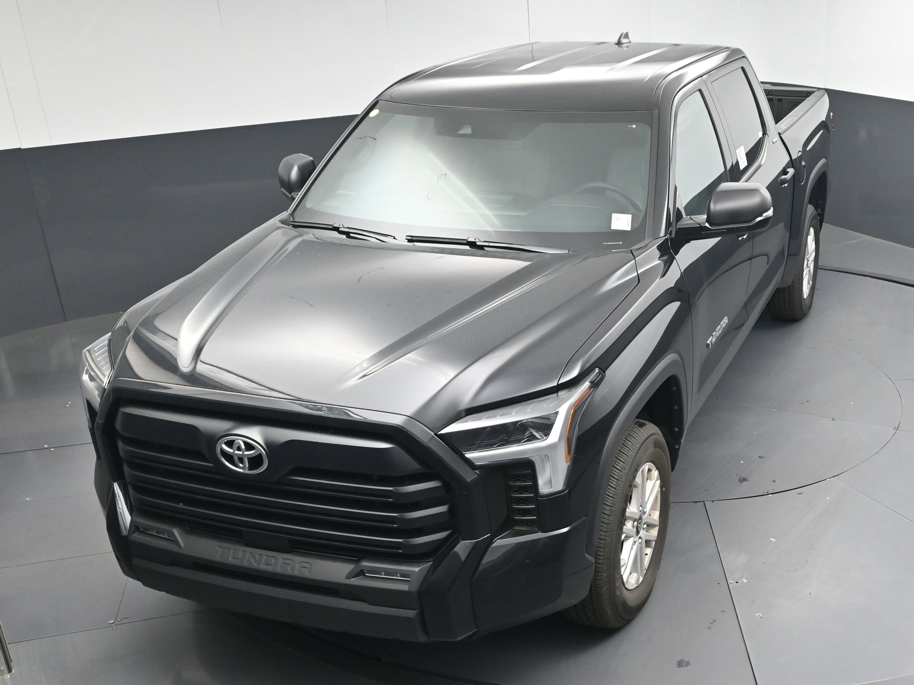 Used 2025 Toyota Tundra SR5 w/ SR5 Convenience Package image 31