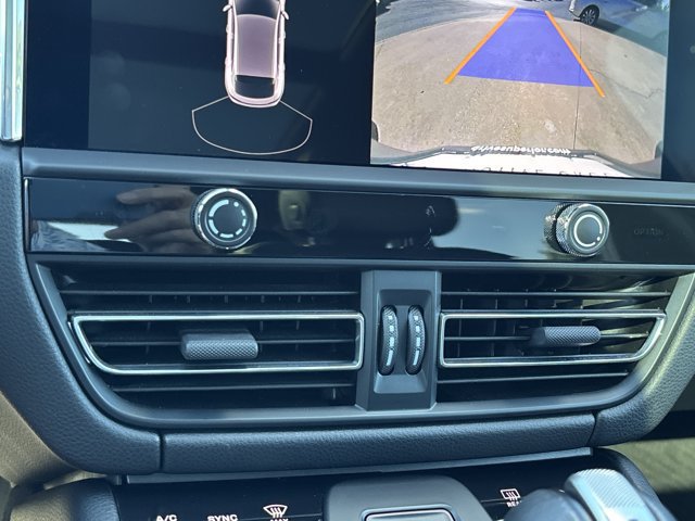 Used 2025 Porsche Macan AWD/4WD image 35