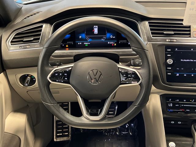 Certified 2022 Volkswagen Tiguan SE R-Line FWD image 19
