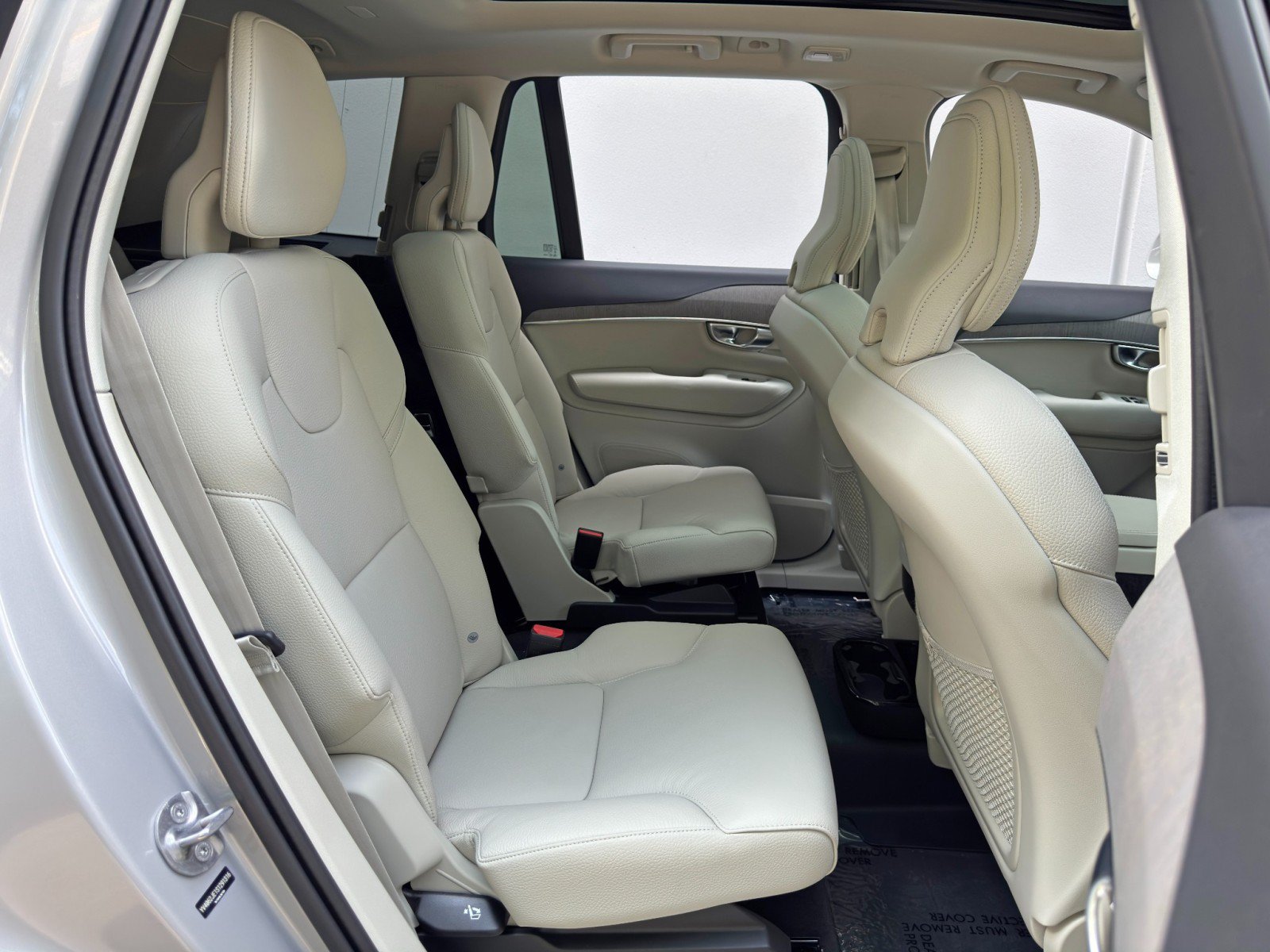 Used 2025 Volvo XC90 B6 Plus AWD/4WD image 43