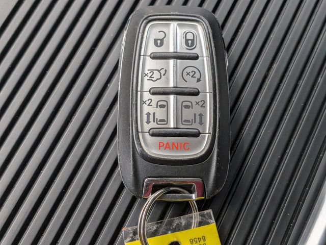 Used 2023 Chrysler Pacifica Touring-L FWD image 31