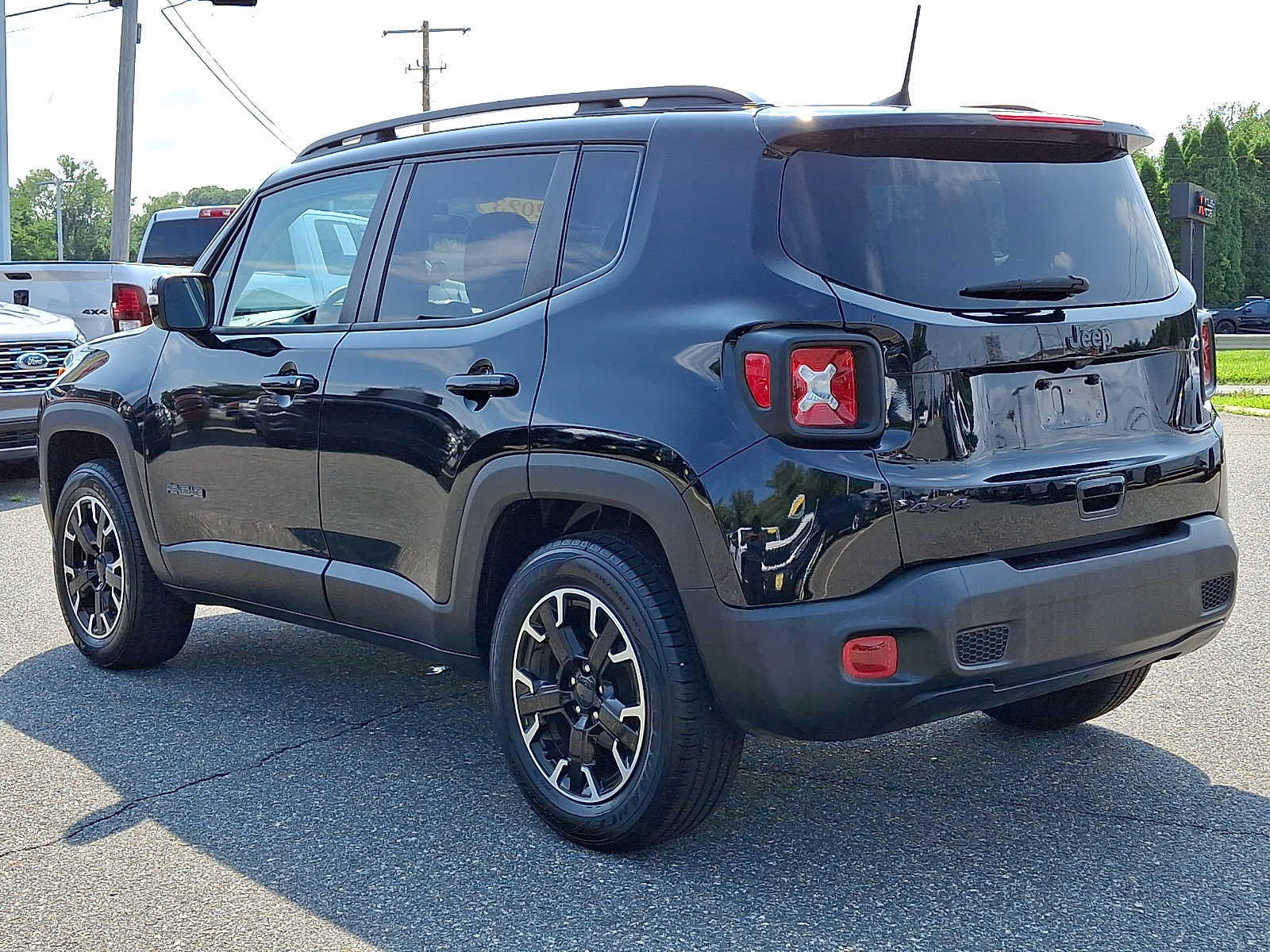 Certified 2023 Jeep Renegade Latitude AWD/4WD image 4