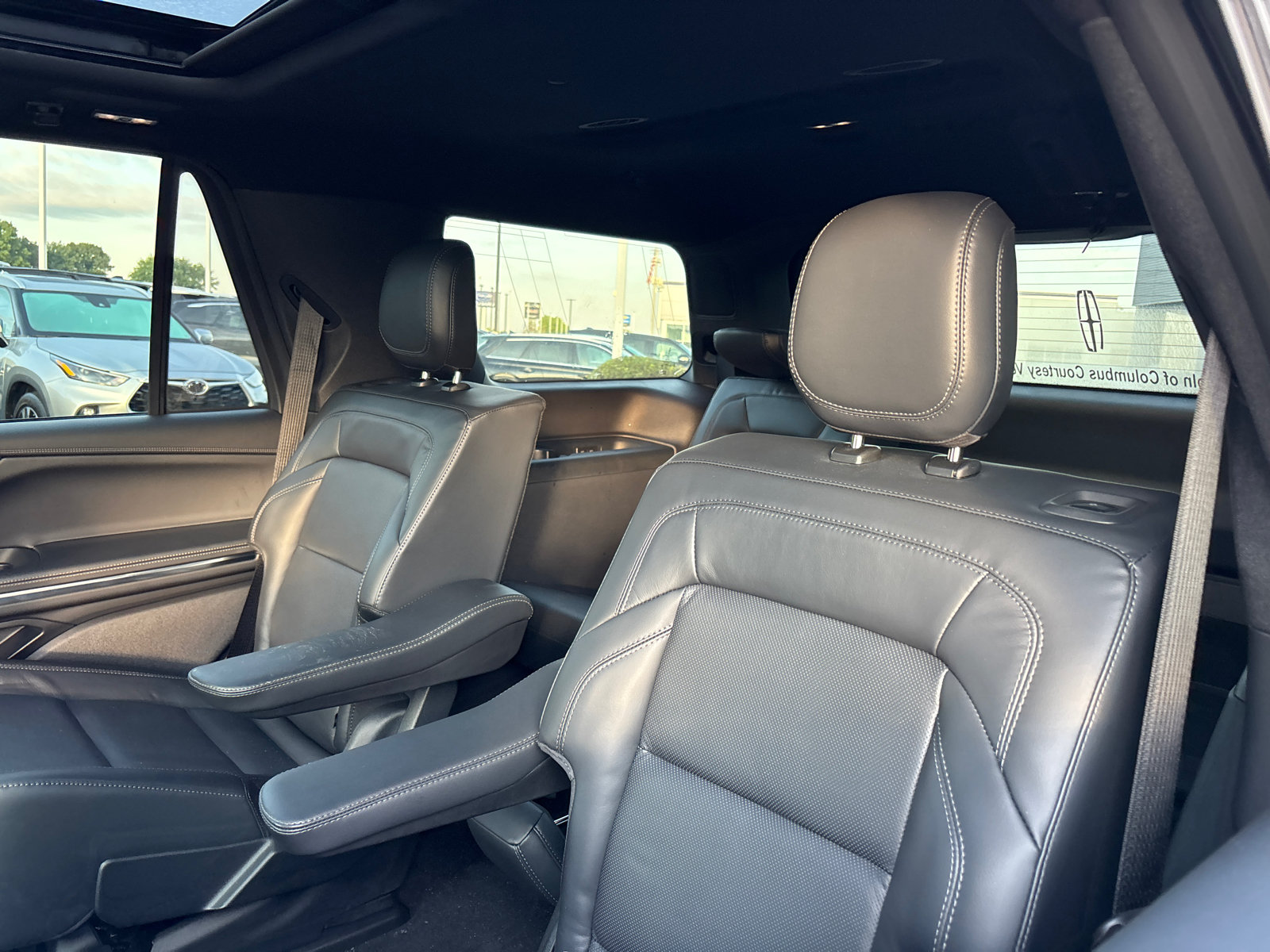 New 2026 Lincoln Navigator Reserve w/ Jet Appearance Package AWD/4WD image 26