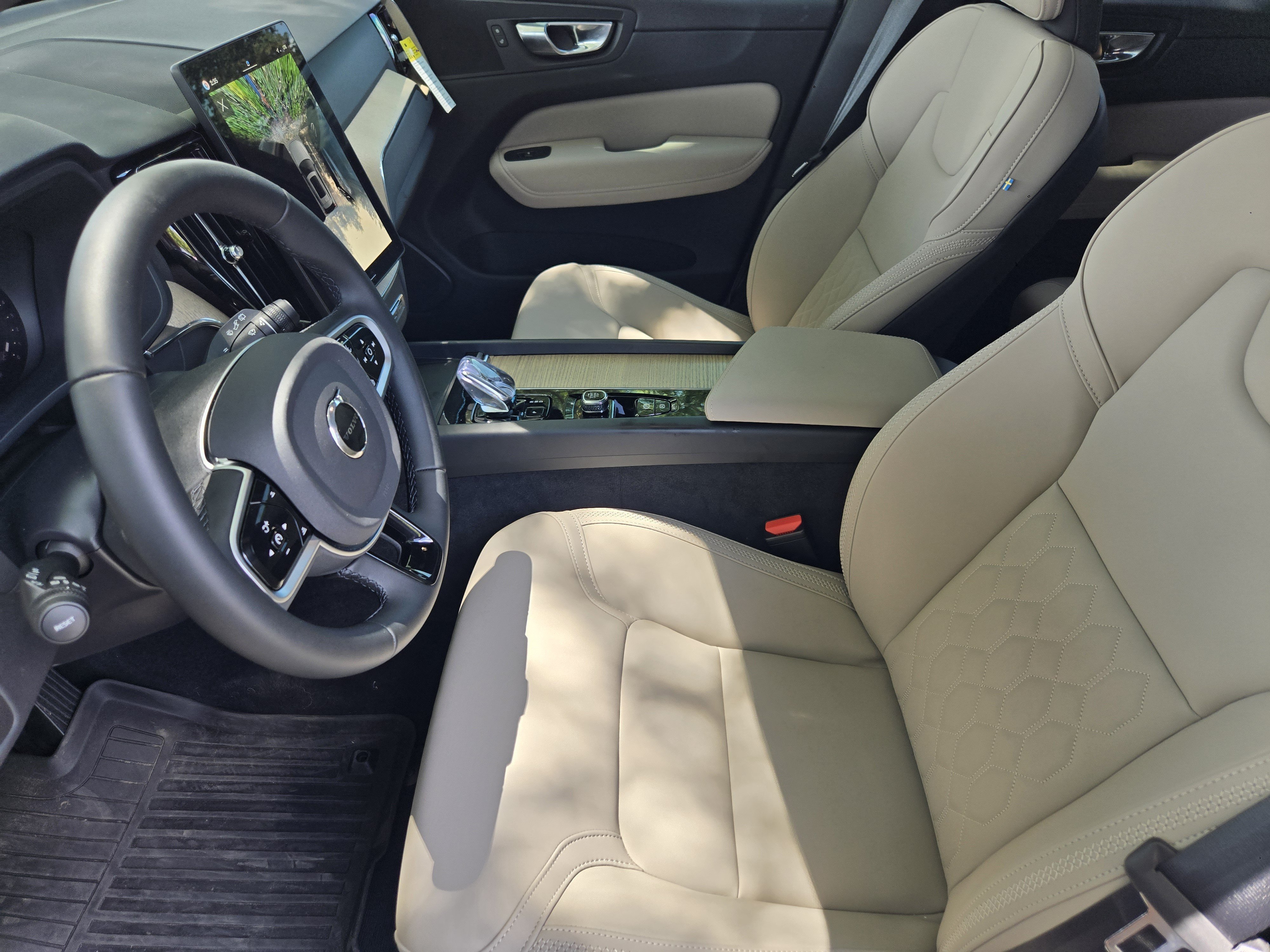 New 2026 Volvo XC60 B5 Plus w/ Protection Package Premier AWD/4WD image 10