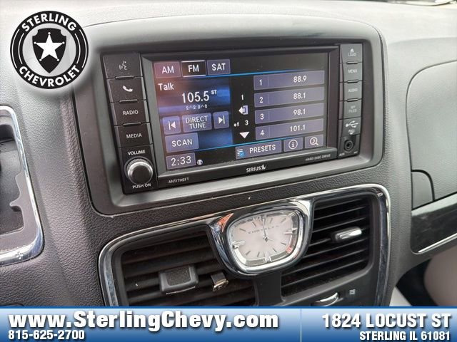 Used 2014 Chrysler Town & Country Touring FWD image 19