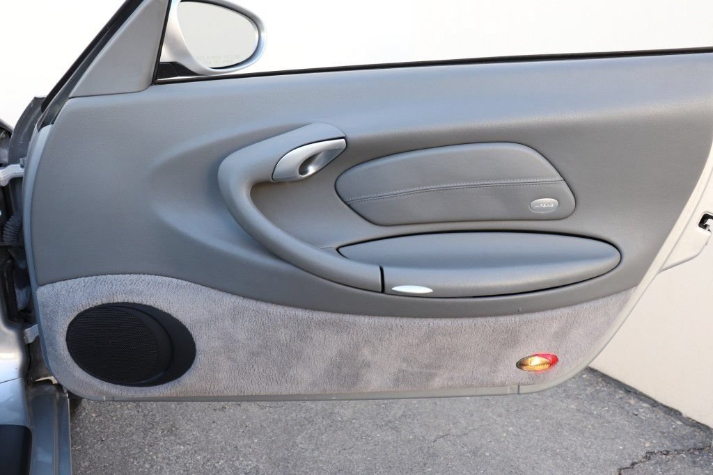 Used 2000 Porsche 911 Cabriolet image 36