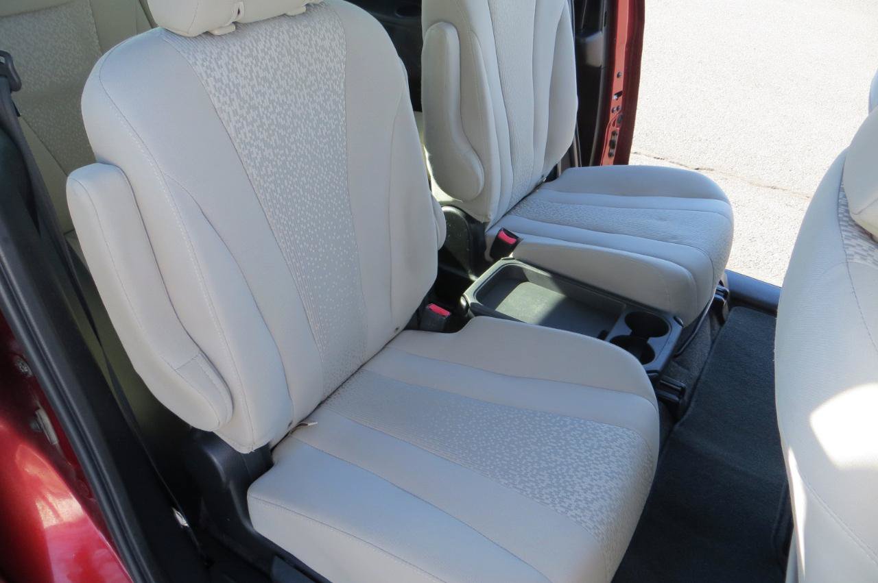Used 2012 MAZDA MAZDA5 Sport FWD image 13