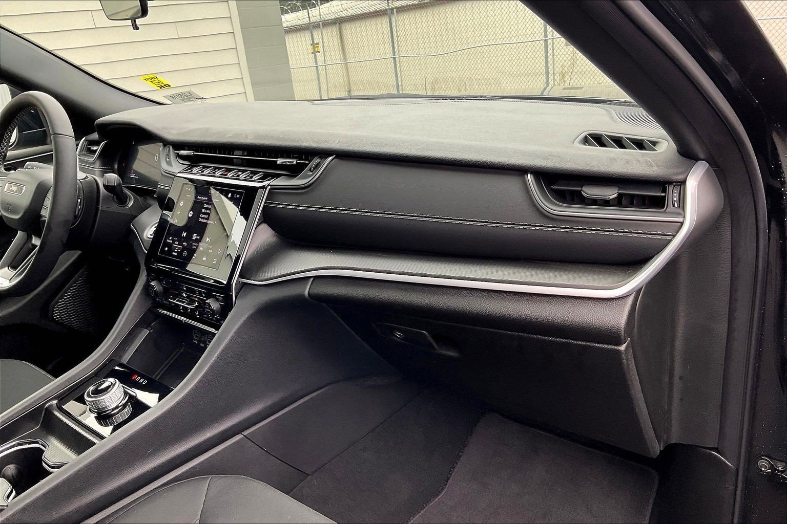 Used 2025 Jeep Grand Cherokee Laredo X w/ Luxury Tech Group I image 16