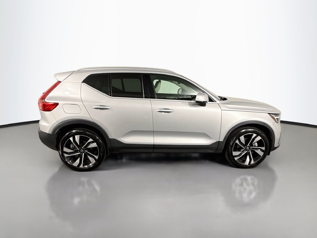 Used 2023 Volvo XC40 B5 Ultimate w/ Climate Package AWD/4WD image 8