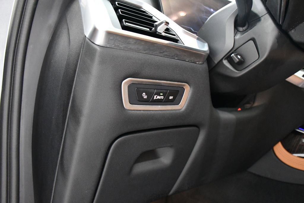 Used 2024 BMW X7 xDrive40i image 16