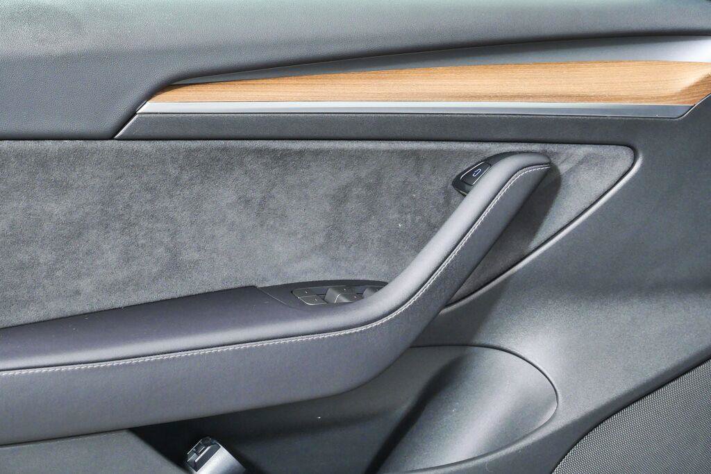Used 2023 Tesla Model 3 Standard Range RWD image 5