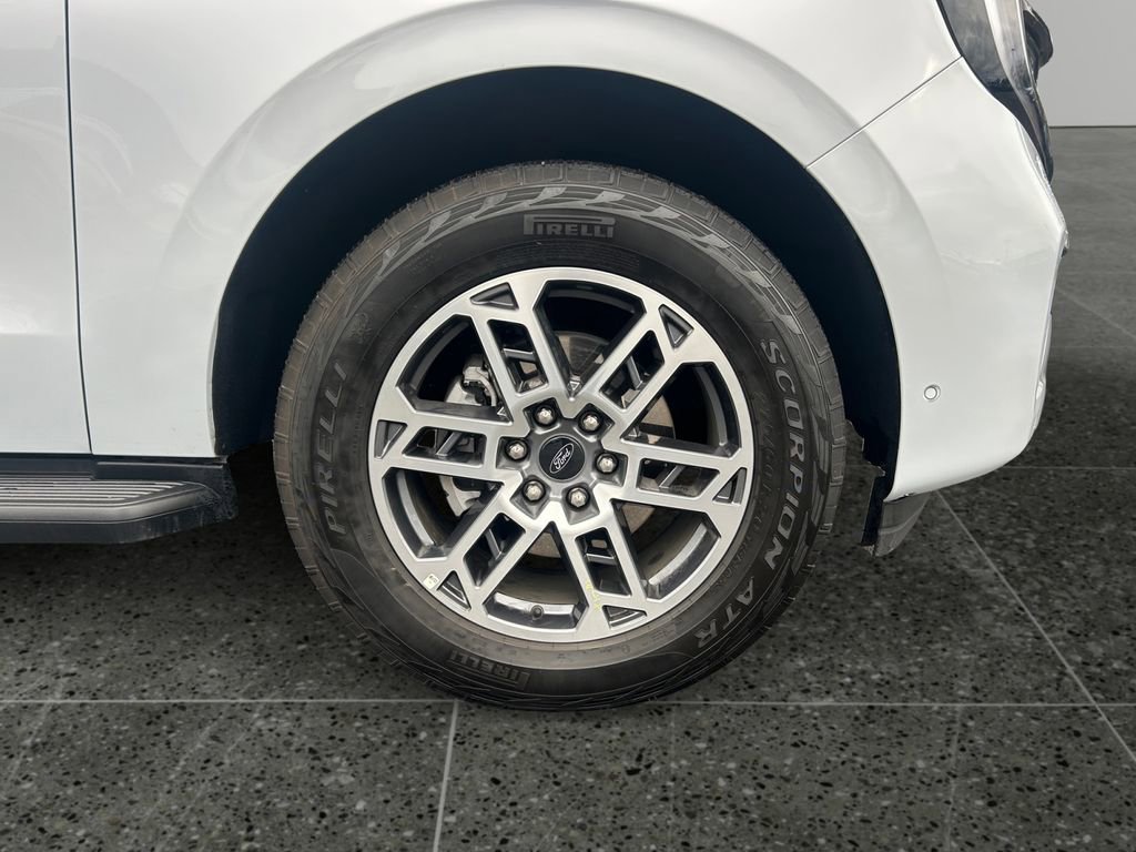 Used 2025 Ford Expedition Active AWD/4WD image 10