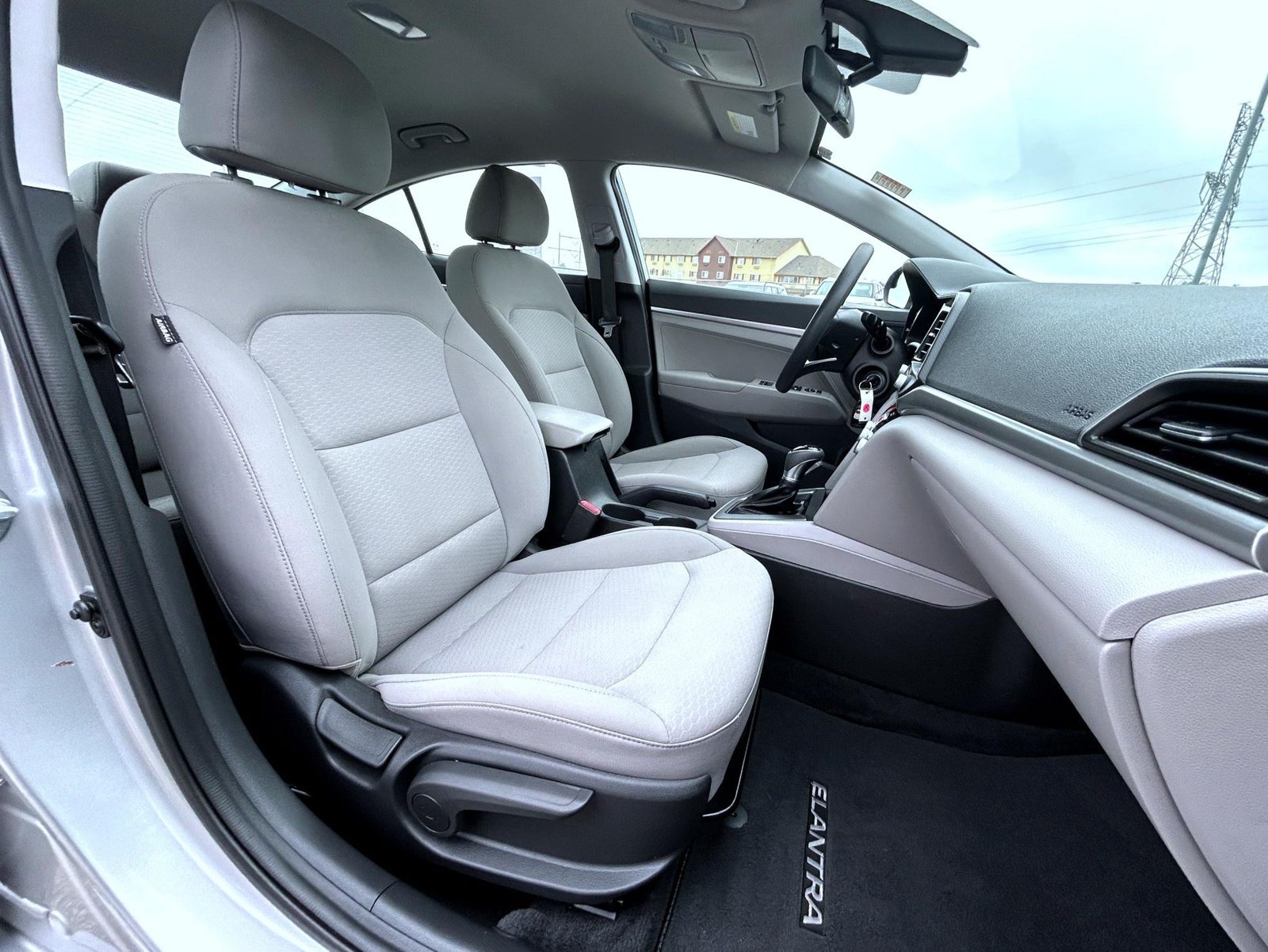 Used 2020 Hyundai Elantra SE FWD image 17