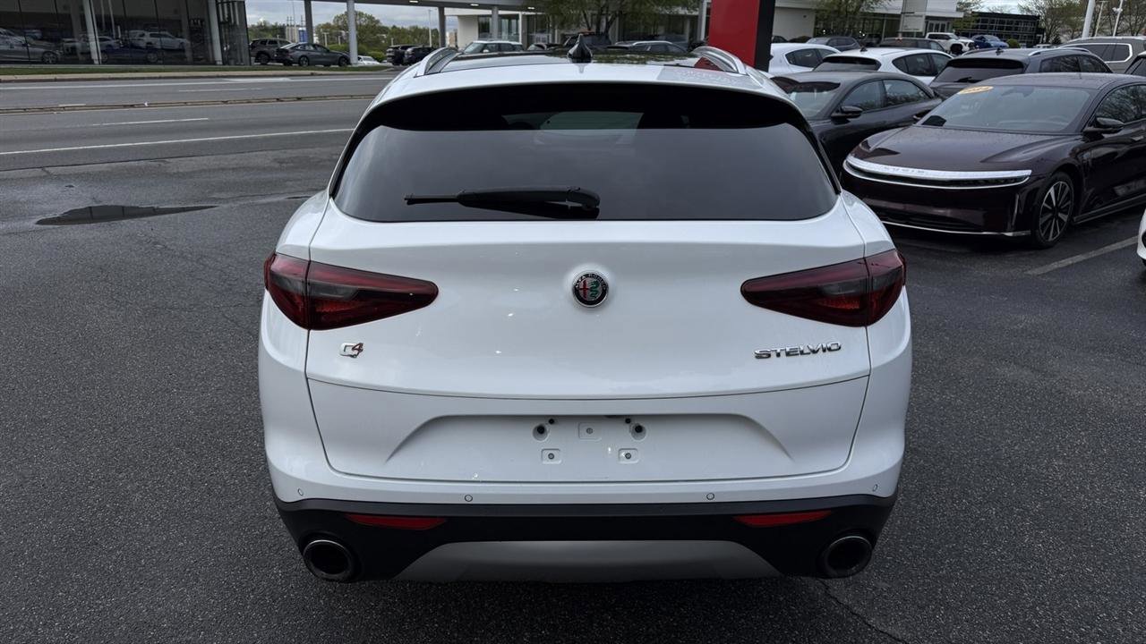 Used 2019 Alfa Romeo Stelvio AWD image 24