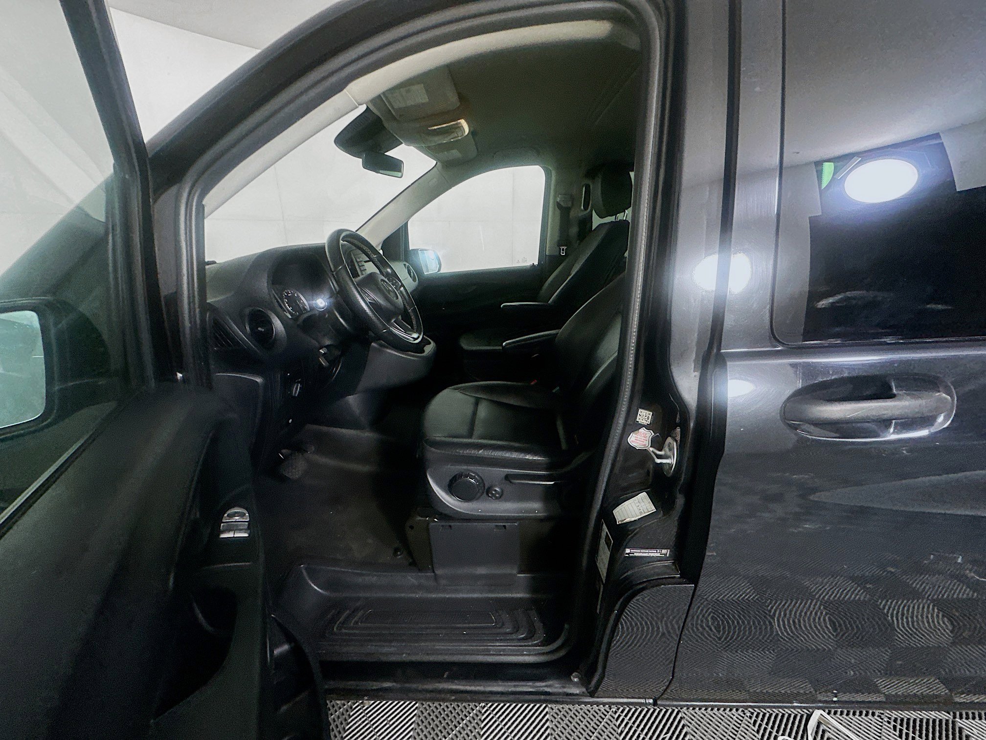 Used 2020 Mercedes-Benz Metris Passenger image 13