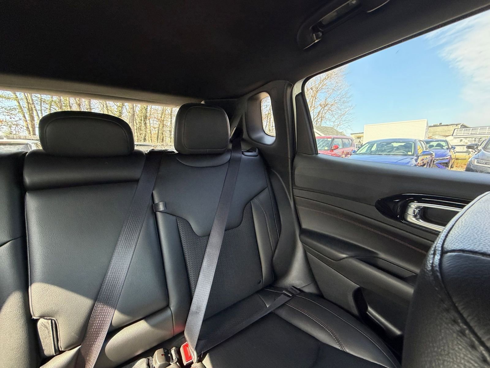 Used 2025 Jeep Compass Trailhawk image 36