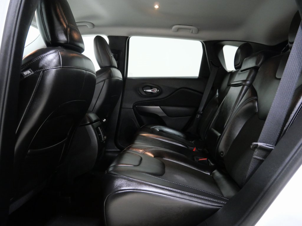 Used 2019 Jeep Cherokee Latitude Plus image 23