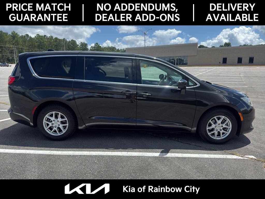 Used 2017 Chrysler Pacifica Touring FWD image 4