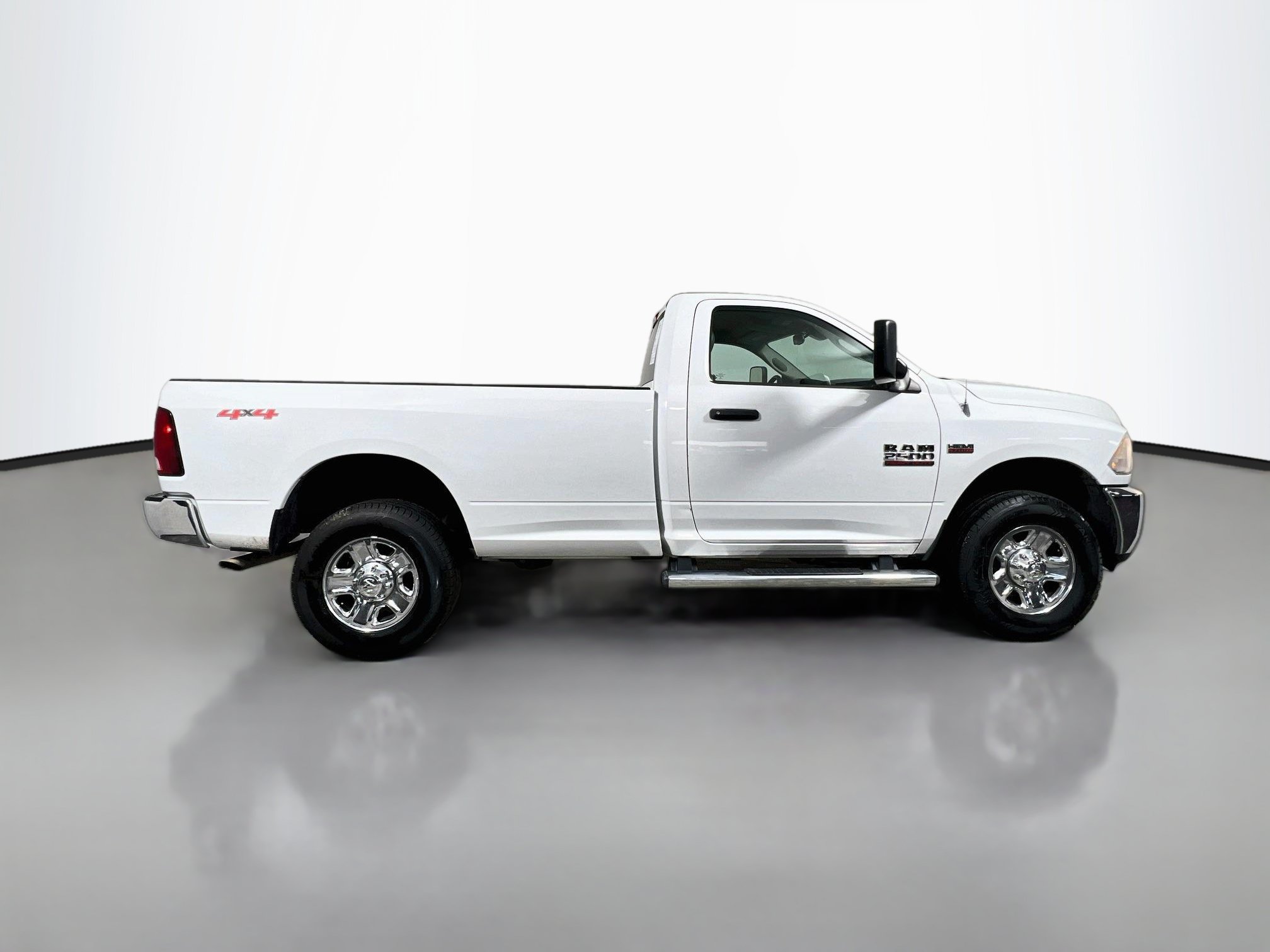 Used 2014 RAM 2500 Tradesman w/ Chrome Appearance Group AWD/4WD image 3