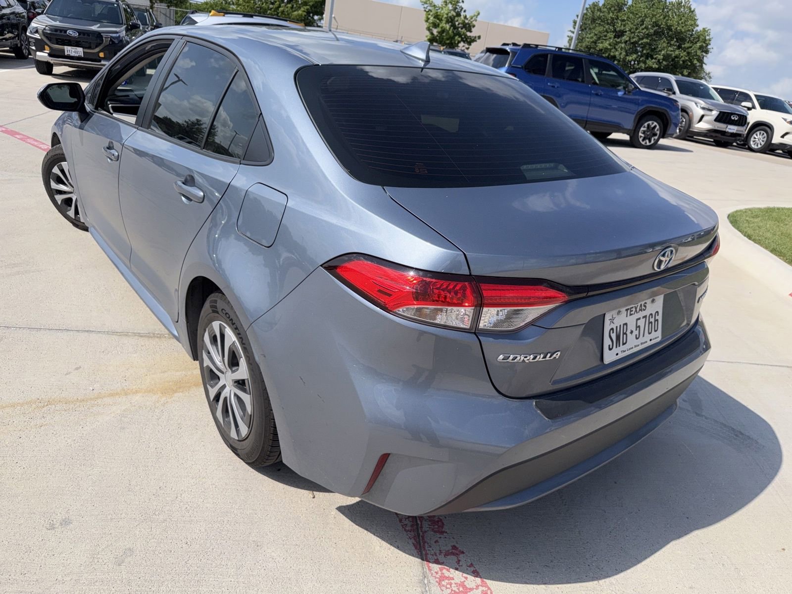 Used 2022 Toyota Corolla LE FWD image 4