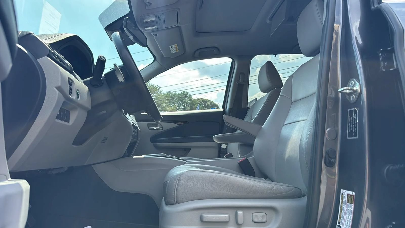 Used 2017 Honda Pilot Touring image 11