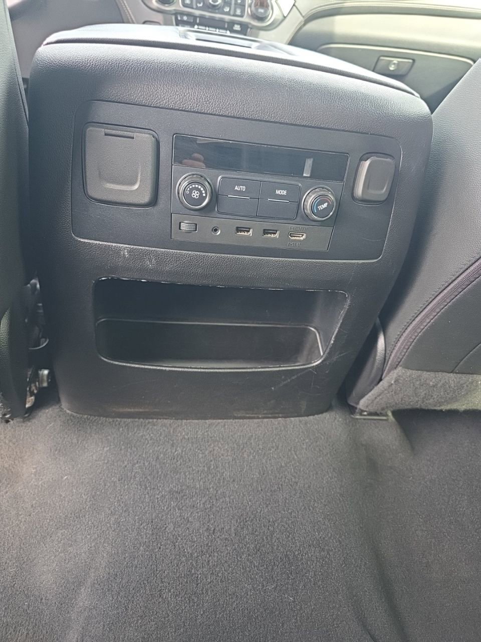 Used 2020 Chevrolet Suburban LT image 18