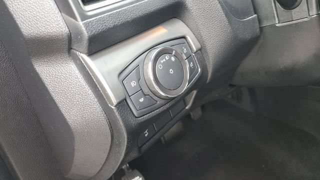 Used 2019 Ford Explorer XLT w/ Equipment Group 202A AWD/4WD image 9
