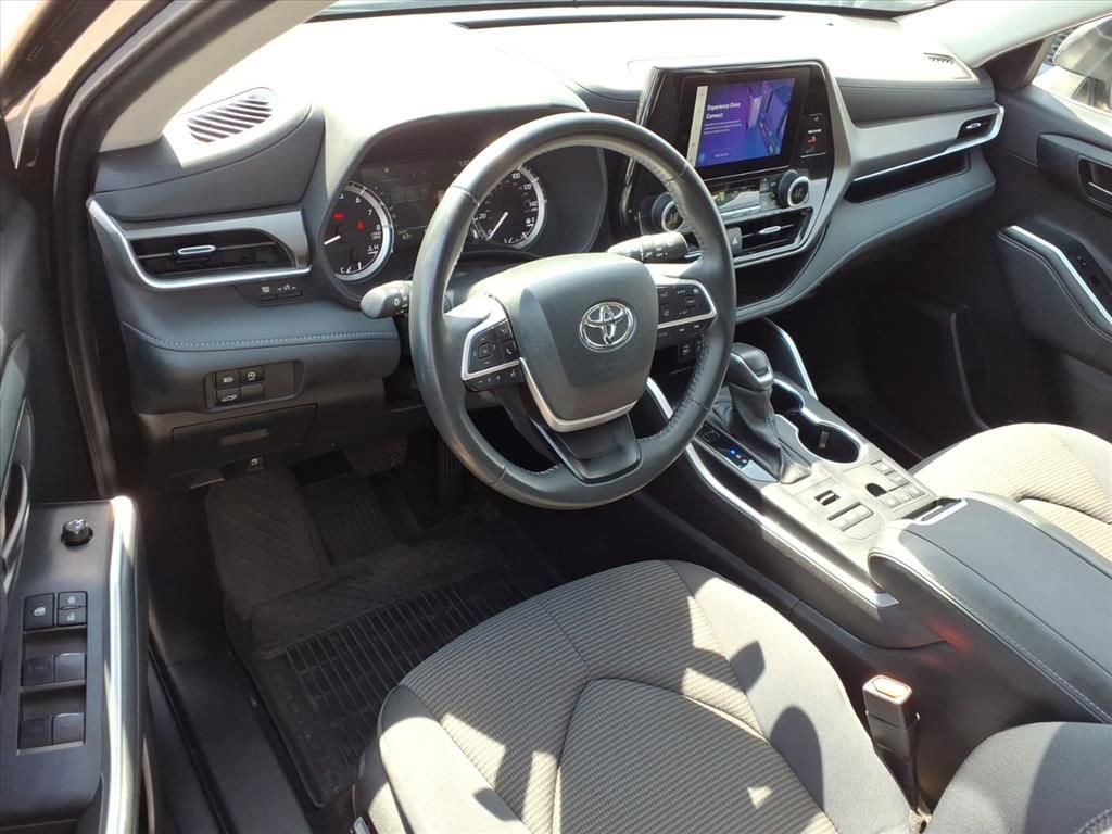 Certified 2024 Toyota Highlander LE image 17