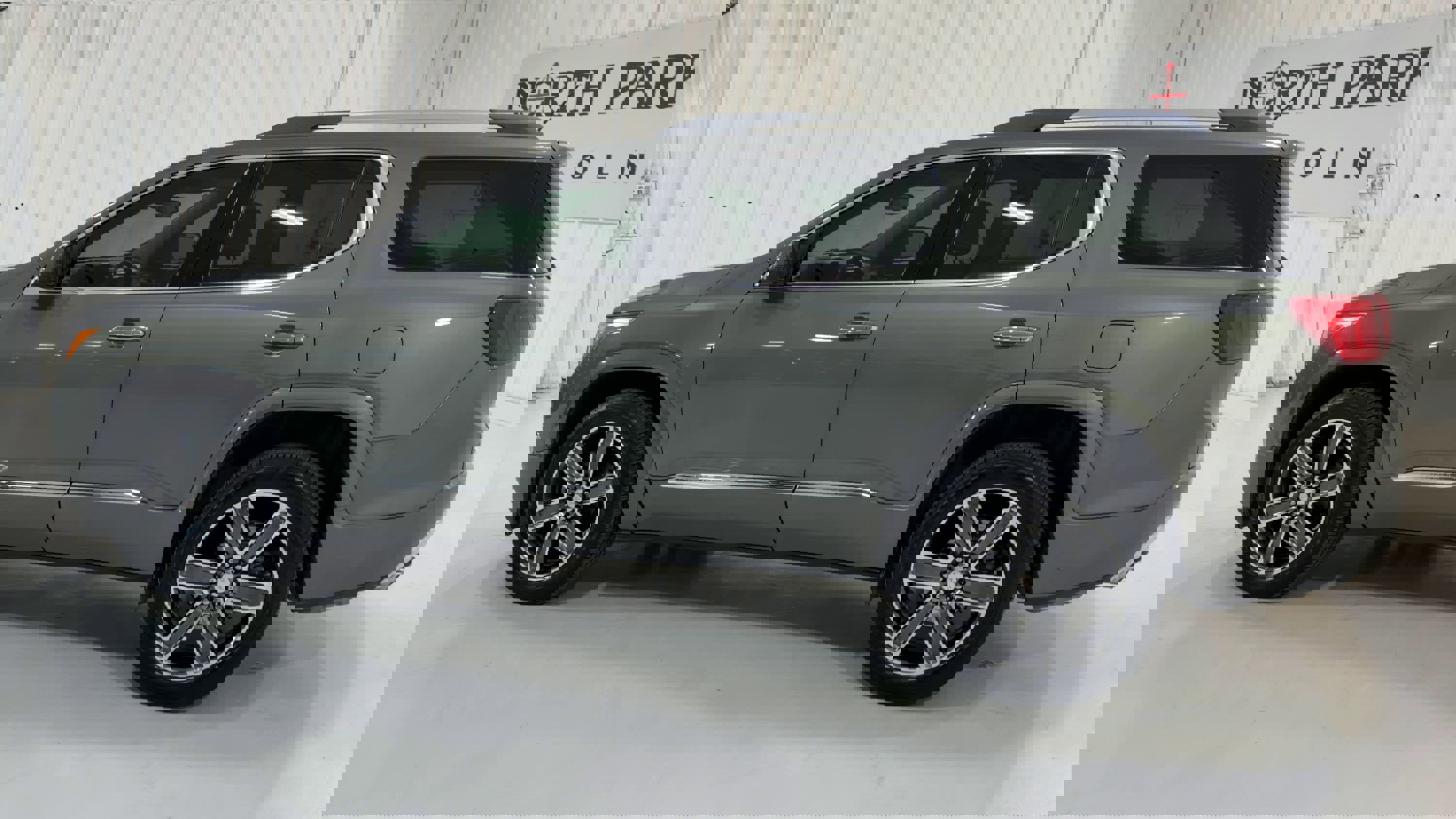 Used 2018 GMC Acadia Denali w/ Technology Package image 7