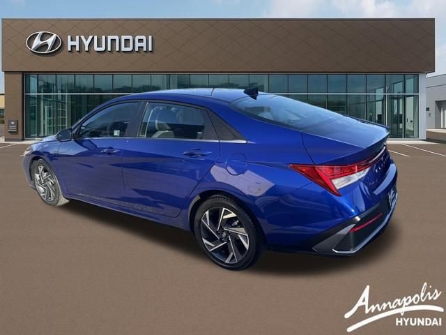 Certified 2025 Hyundai Elantra Limited image 3