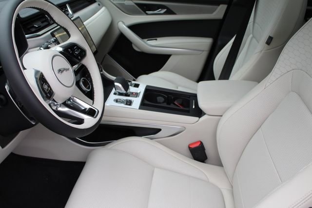 New 2026 Jaguar F-PACE R-Dynamic S image 19