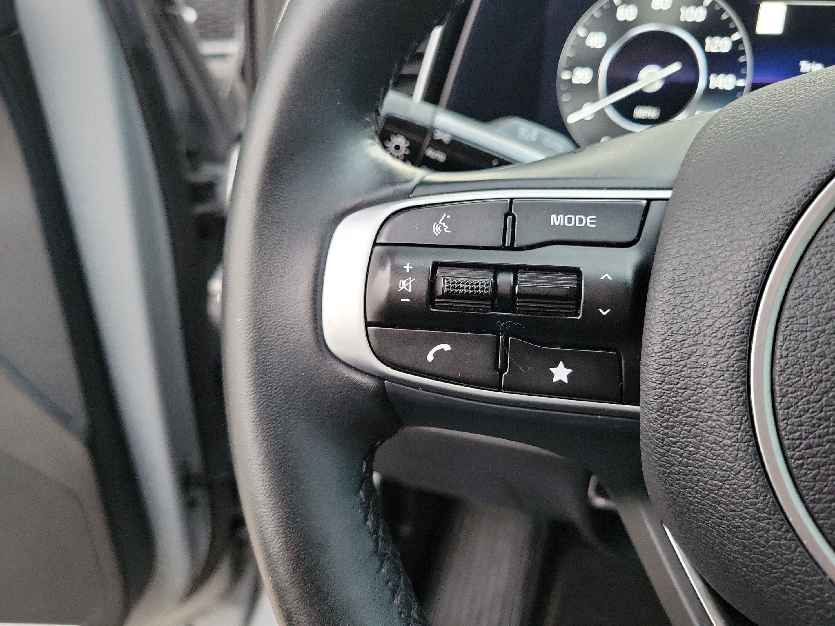 Certified 2025 Kia Sportage SX FWD image 25
